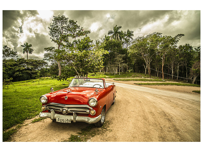 canvas-print-a-vintage-car-in-cuba